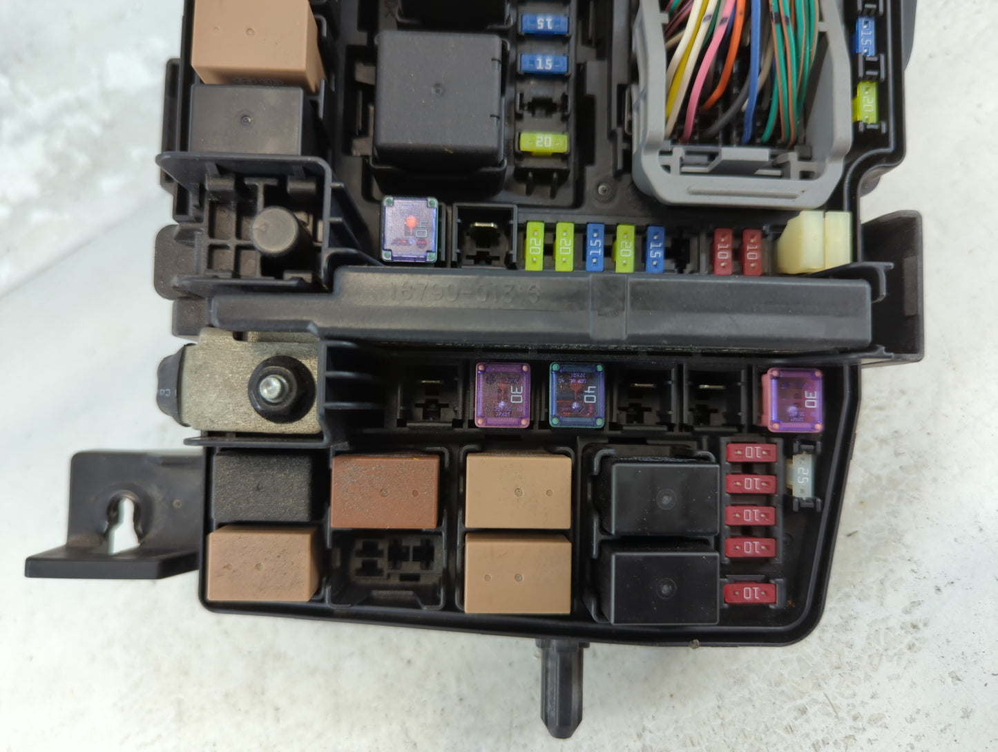 2011-2014 Hyundai Sonata Fusebox Fuse Box Panel Relay Module P/N:91950-3S710 Fits Fits 2011 2012 2013 2014 OEM Used Auto Parts - Oemusedautoparts1.com