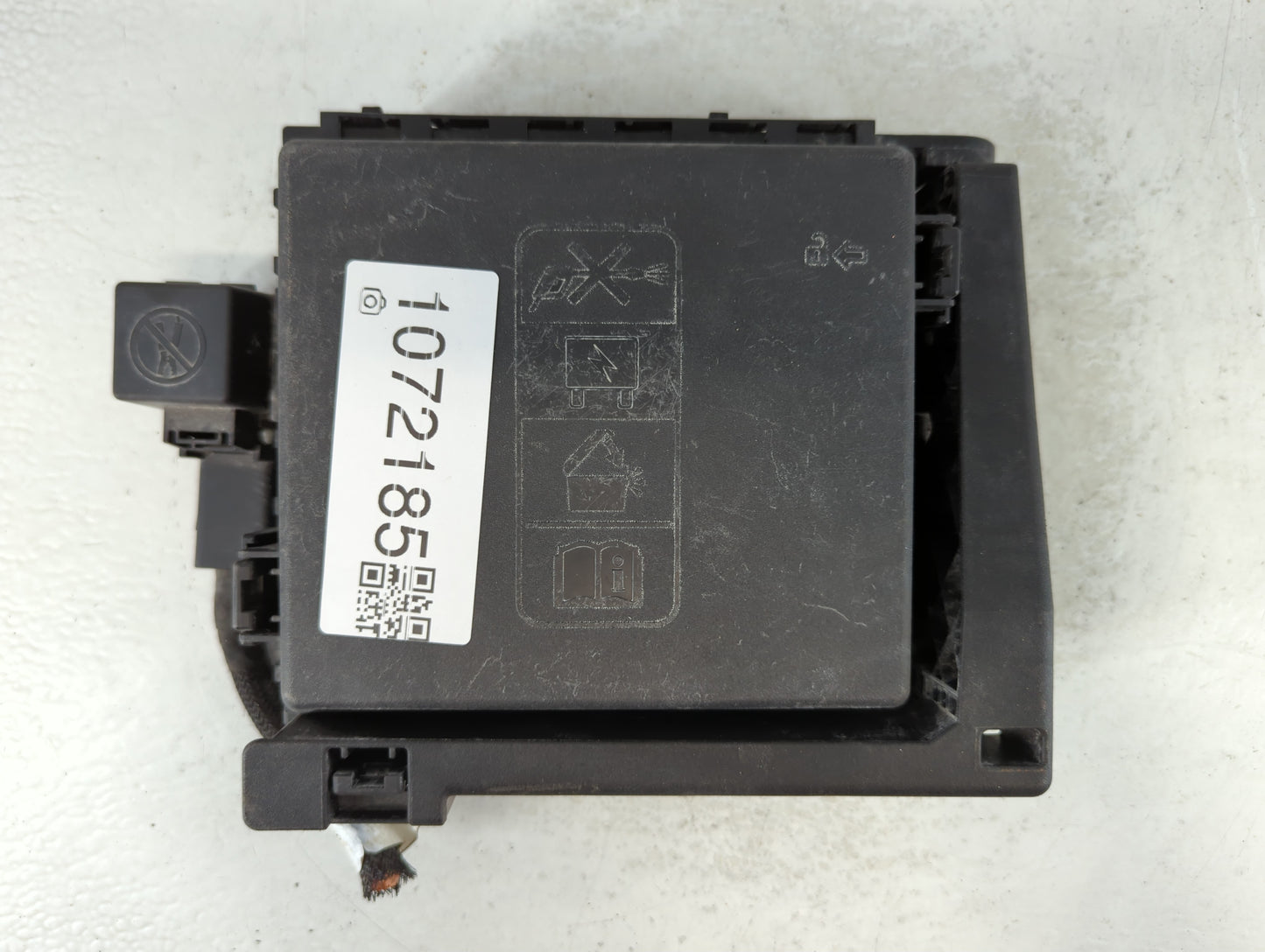 2017 Gmc Acadia Fusebox Fuse Box Panel Relay Module P/N:84003373 Fits OEM Used Auto Parts