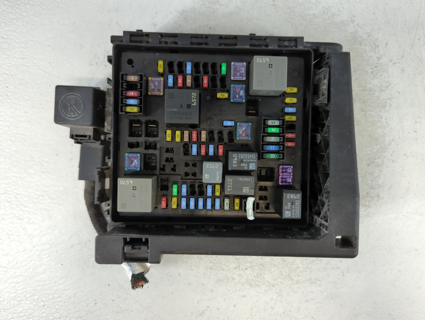 2017 Gmc Acadia Fusebox Fuse Box Panel Relay Module P/N:84003373 Fits OEM Used Auto Parts