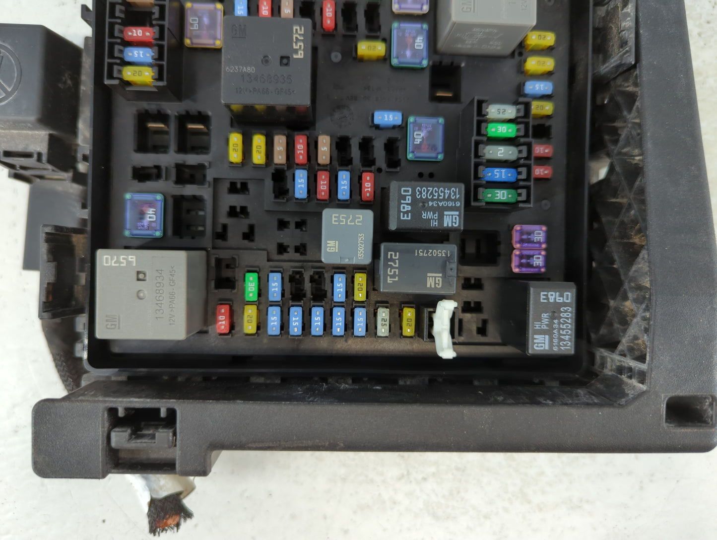 2017 Gmc Acadia Fusebox Fuse Box Panel Relay Module P/N:84003373 Fits OEM Used Auto Parts