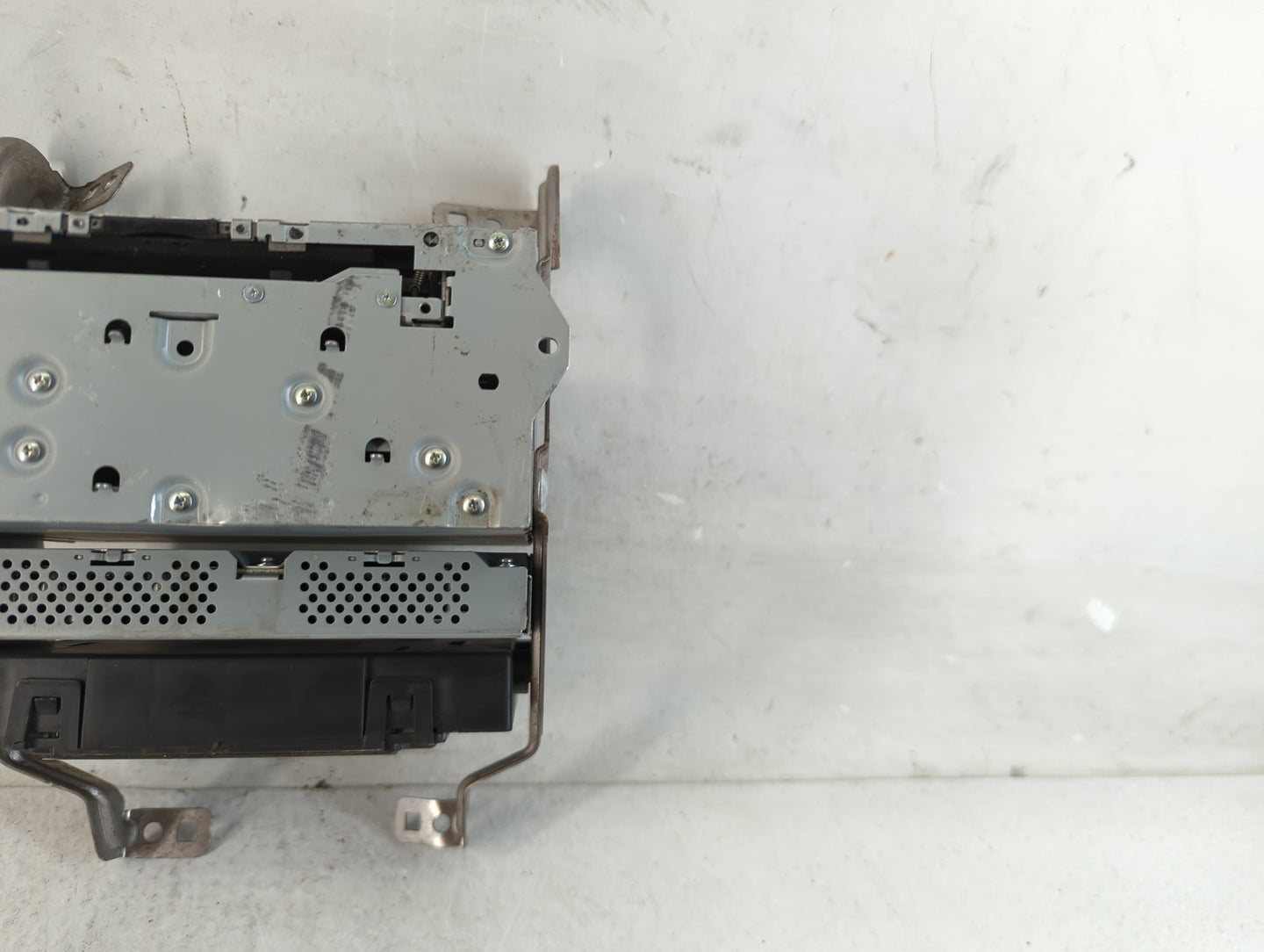 2017-2020 Nissan Pathfinder Radio AM FM Cd Player Receiver Replacement P/N:28330 9PB0A Fits Fits 2017 2018 2019 2020 OEM Used Auto Parts - Oemusedautoparts1.com