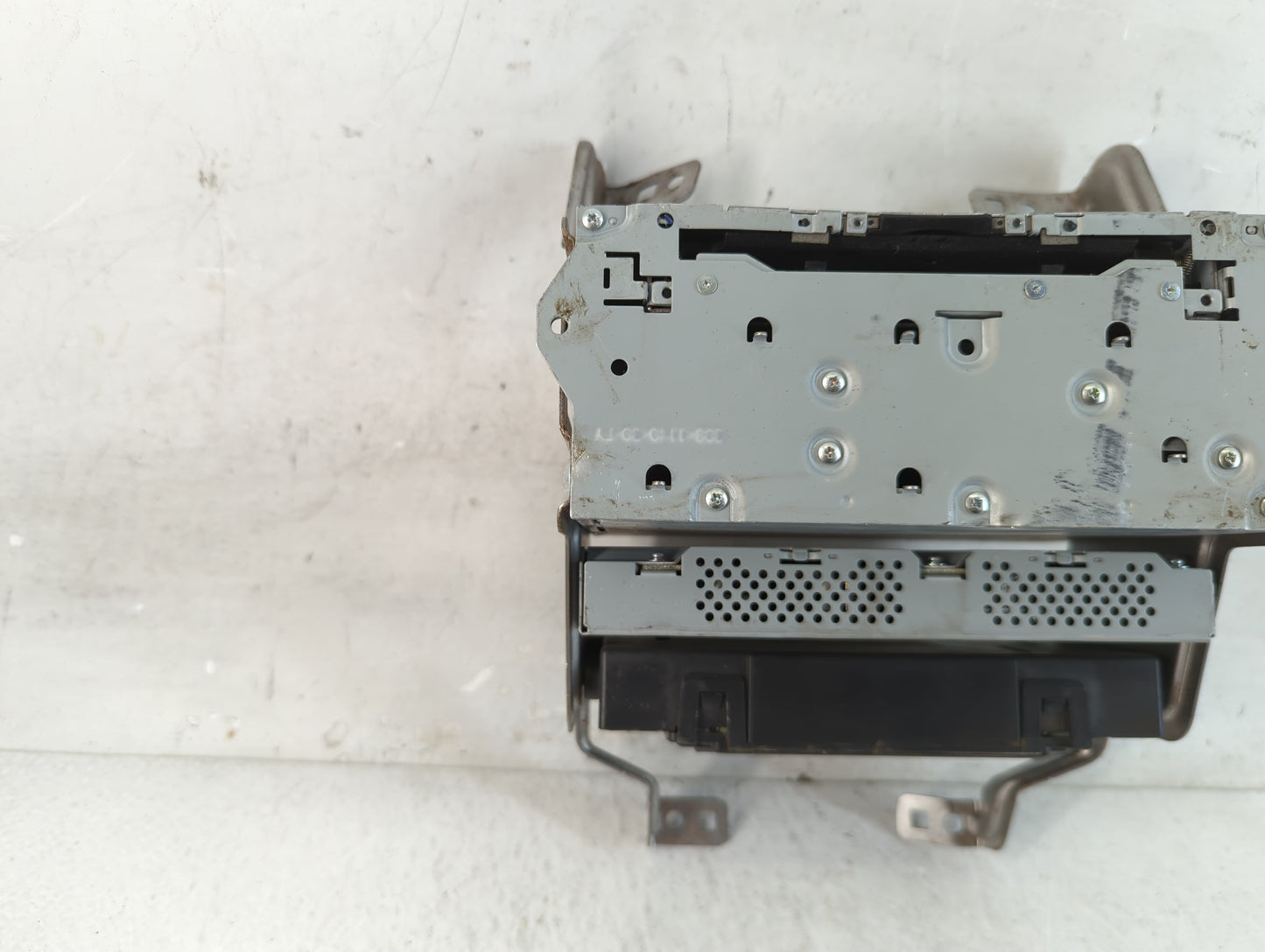 2017-2020 Nissan Pathfinder Radio AM FM Cd Player Receiver Replacement P/N:28330 9PB0A Fits Fits 2017 2018 2019 2020 OEM Used Auto Parts - Oemusedautoparts1.com