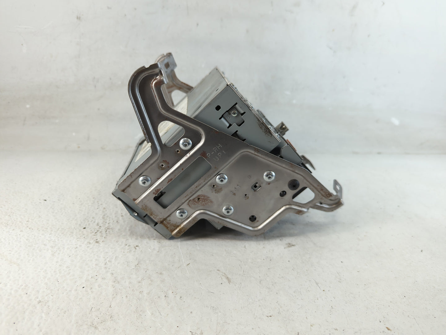 2017-2020 Nissan Pathfinder Radio AM FM Cd Player Receiver Replacement P/N:28330 9PB0A Fits Fits 2017 2018 2019 2020 OEM Used Auto Parts - Oemusedautoparts1.com