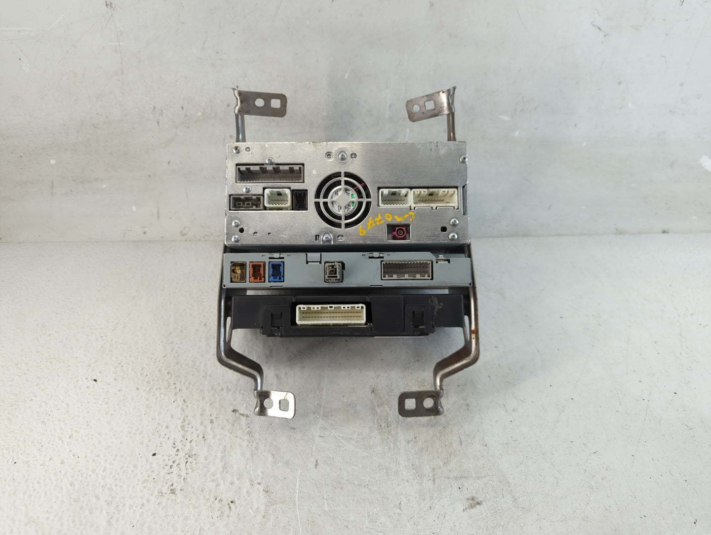 2017-2020 Nissan Pathfinder Radio AM FM Cd Player Receiver Replacement P/N:28330 9PB0A Fits Fits 2017 2018 2019 2020 OEM Used Auto Parts - Oemusedautoparts1.com