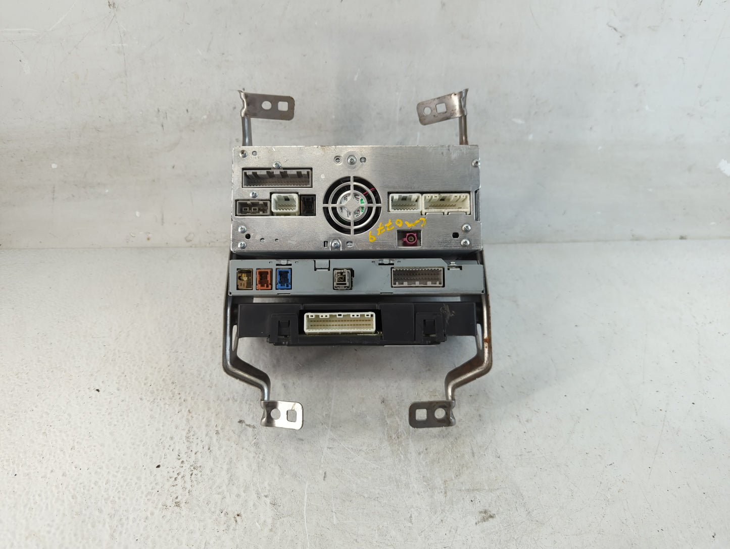 2017-2020 Nissan Pathfinder Radio AM FM Cd Player Receiver Replacement P/N:28330 9PB0A Fits Fits 2017 2018 2019 2020 OEM Used Auto Parts - Oemusedautoparts1.com