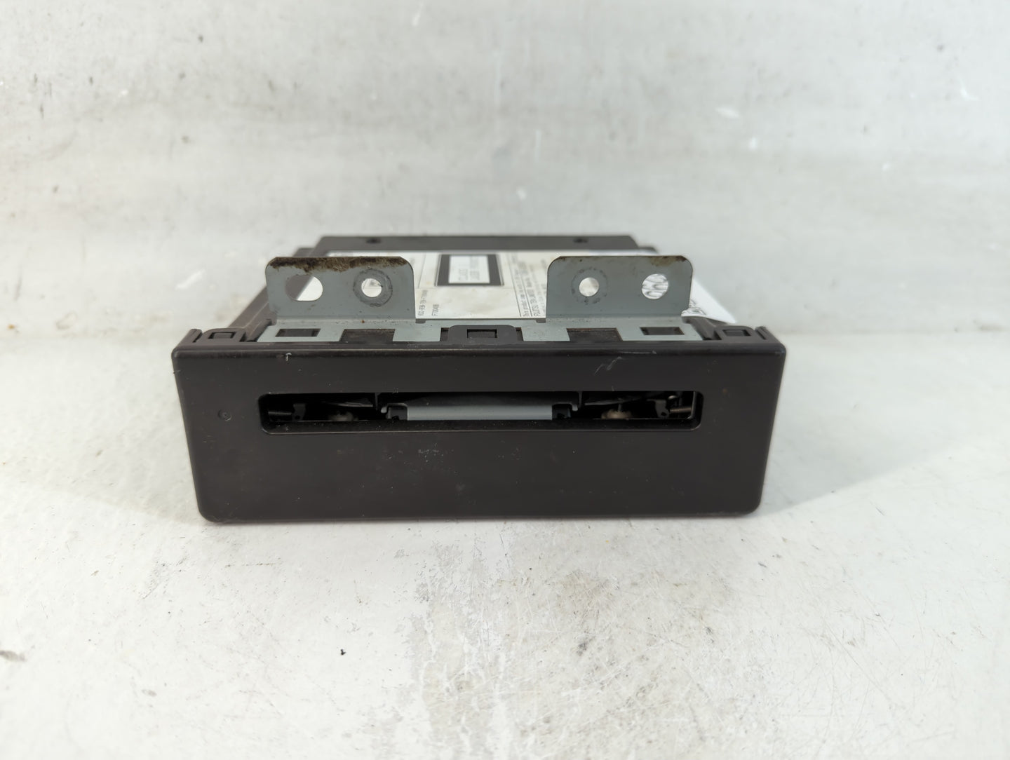 2015 Chevrolet Suburban 1500 Radio AM FM Cd Player Receiver Replacement P/N:13590746 Fits Fits 2014 OEM Used Auto Parts - Oemusedautoparts1.com