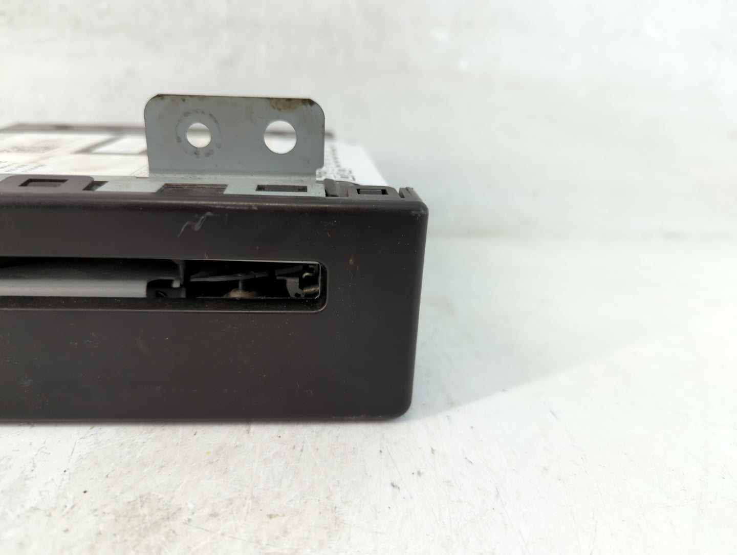 2015 Chevrolet Suburban 1500 Radio AM FM Cd Player Receiver Replacement P/N:13590746 Fits Fits 2014 OEM Used Auto Parts - Oemusedautoparts1.com