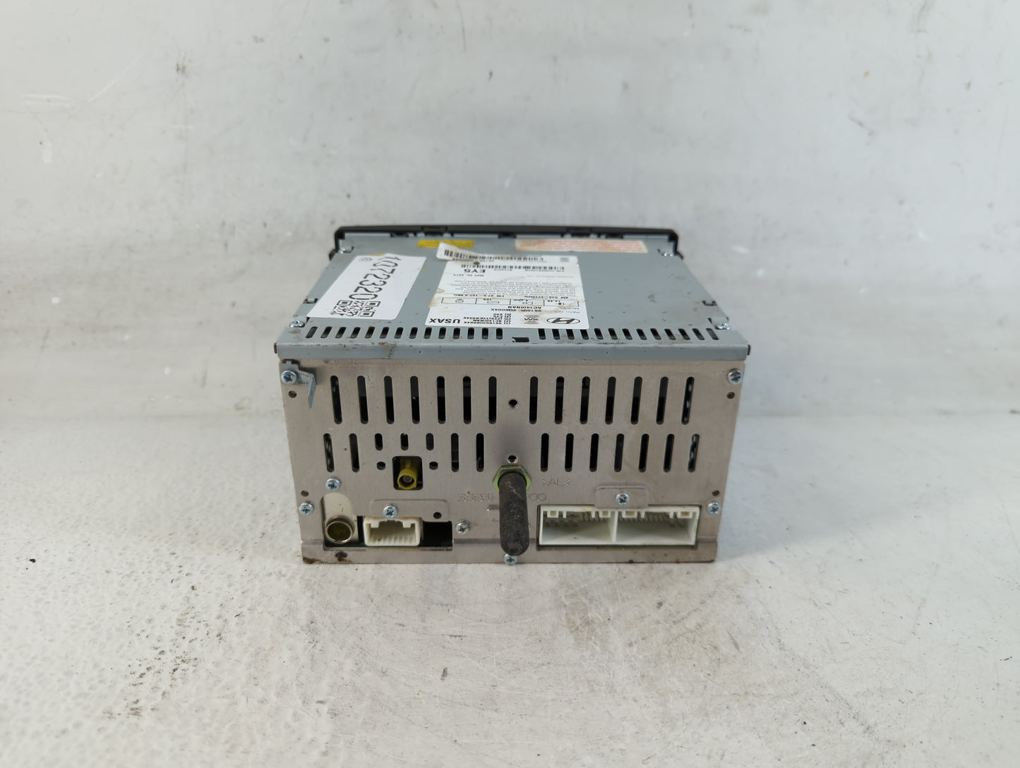 2014-2015 Hyundai Sonata Radio AM FM Cd Player Receiver Replacement P/N:96180-3Q8004X Fits Fits 2014 2015 OEM Used Auto Parts - Oemusedautoparts1.com