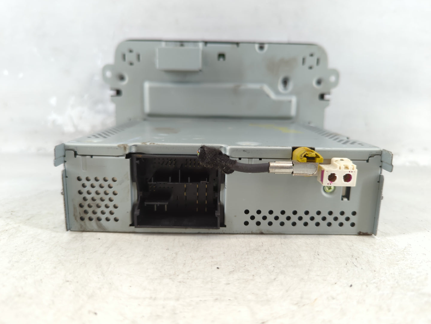 2016 Volkswagen Passat Radio AM FM Cd Player Receiver Replacement P/N:561 035 150 Fits Fits 2013 2014 2015 2017 OEM Used Auto Parts - Oemusedautoparts1.com