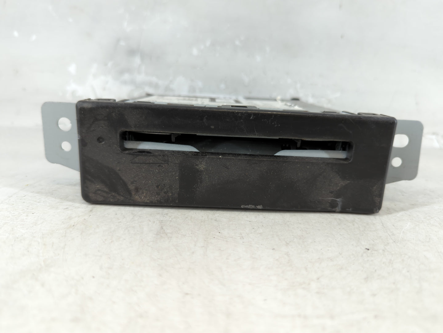 2014-2015 Chevrolet Silverado 1500 Radio AM FM Cd Player Receiver Replacement P/N:13594481 Fits Fits 2014 2015 OEM Used Auto Parts - Oemusedautoparts1.com
