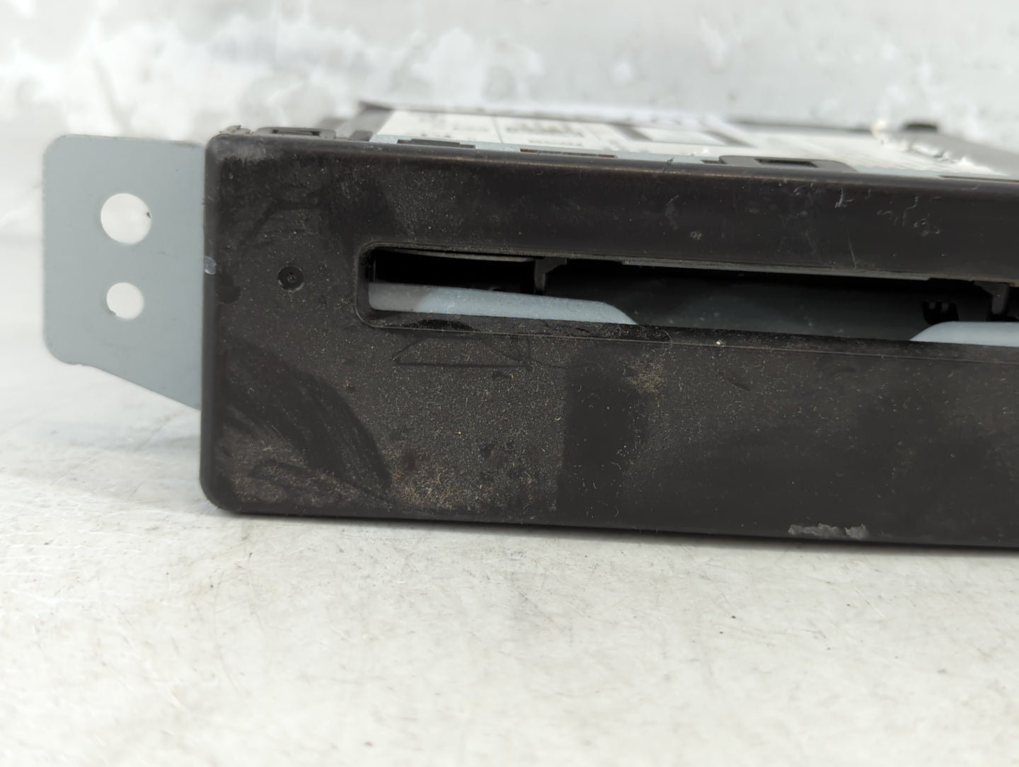 2014-2015 Chevrolet Silverado 1500 Radio AM FM Cd Player Receiver Replacement P/N:13594481 Fits Fits 2014 2015 OEM Used Auto Parts - Oemusedautoparts1.com