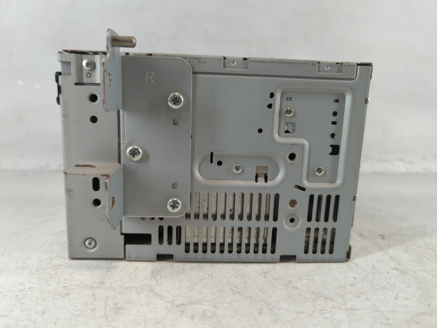 2010-2012 Ford Fusion Radio AM FM Cd Player Receiver Replacement P/N:BE5T-19C157-AB Fits Fits 2010 2011 2012 OEM Used Auto Parts - Oemusedautoparts1.com