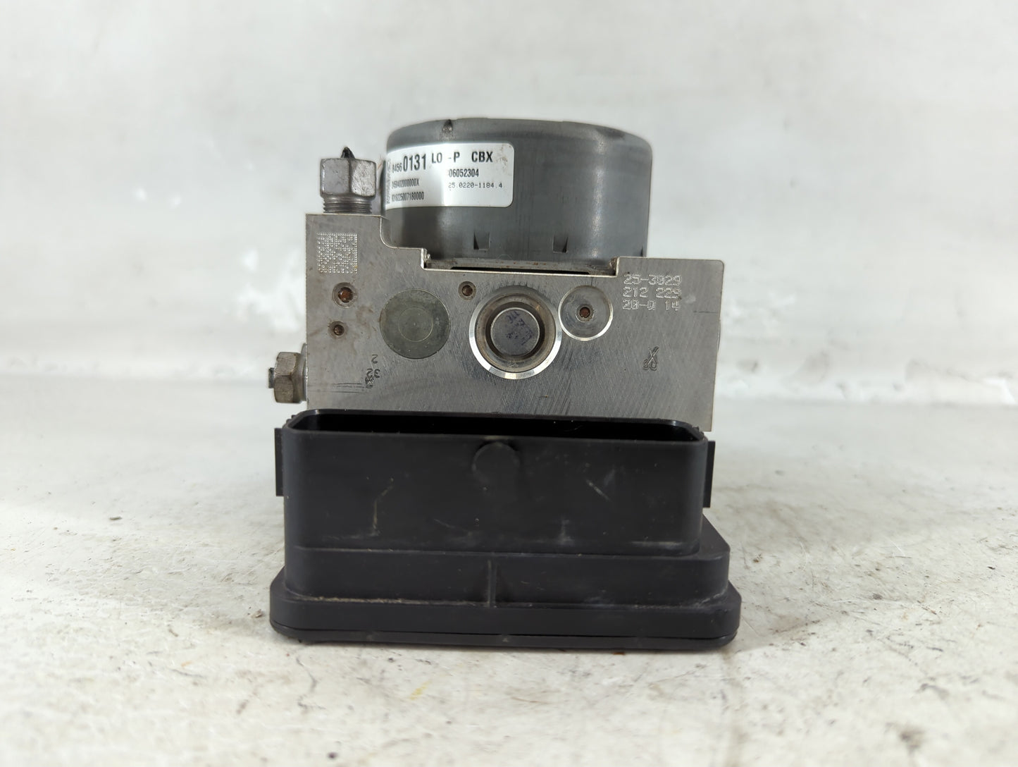 2018-2019 Chevrolet Equinox ABS Pump Control Module Replacement P/N:84560131 Fits Fits 2018 2019 2020 2021 OEM Used Auto Parts - Oemusedautoparts1.com