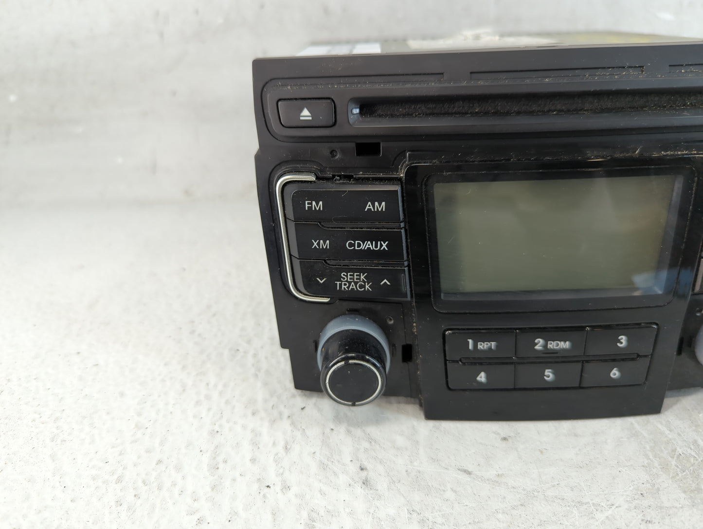 2011 Hyundai Sonata Sonata Radio AM FM Cd Player Receiver Replacement P/N:96180-3Q0014X Fits OEM Used Auto Parts - Oemusedautoparts1.com