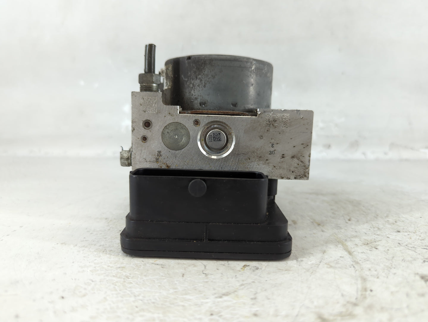 2016-2018 Honda Pilot ABS Pump Control Module Replacement P/N:57110TG8 A030M Fits Fits 2016 2017 2018 OEM Used Auto Parts - Oemusedautoparts1.com