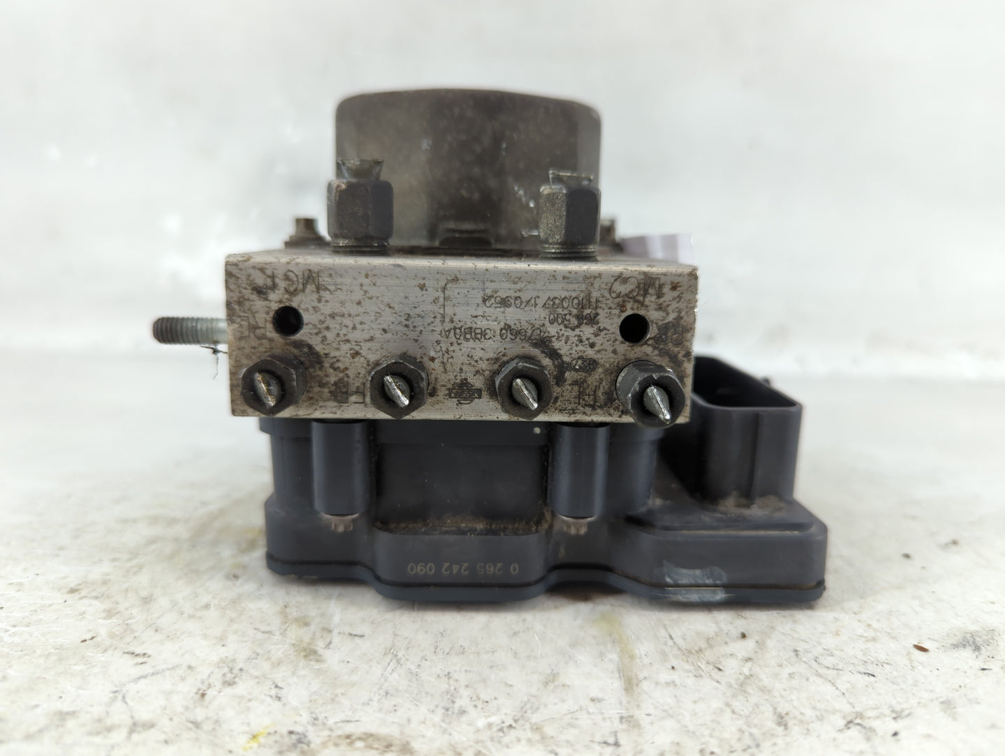 2012 Nissan Versa ABS Pump Control Module Replacement P/N:47660 3BB0A Fits OEM Used Auto Parts - Oemusedautoparts1.com
