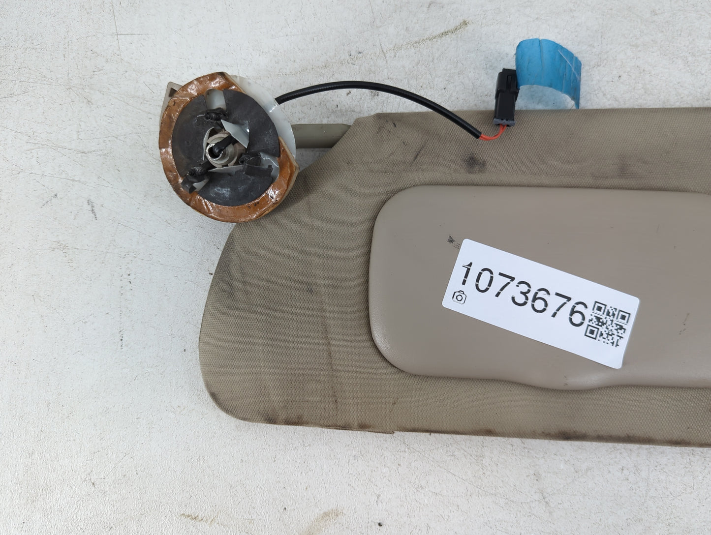 2008-2011 Cadillac Dts Sun Visor Shade Replacement Passenger Right Mirror Fits Fits 2008 2009 2010 2011 OEM Used Auto Parts