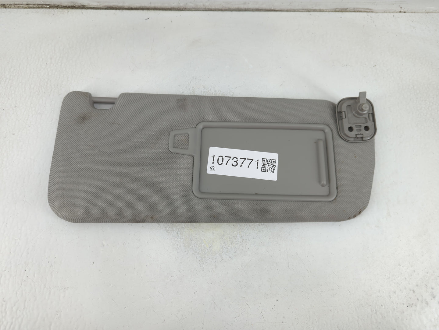 2019-2021 Hyundai Santa Fe Sun Visor Shade Replacement Passenger Right Mirror Fits Fits 2019 2020 2021 OEM Used Auto Parts - Oemusedautoparts1.com