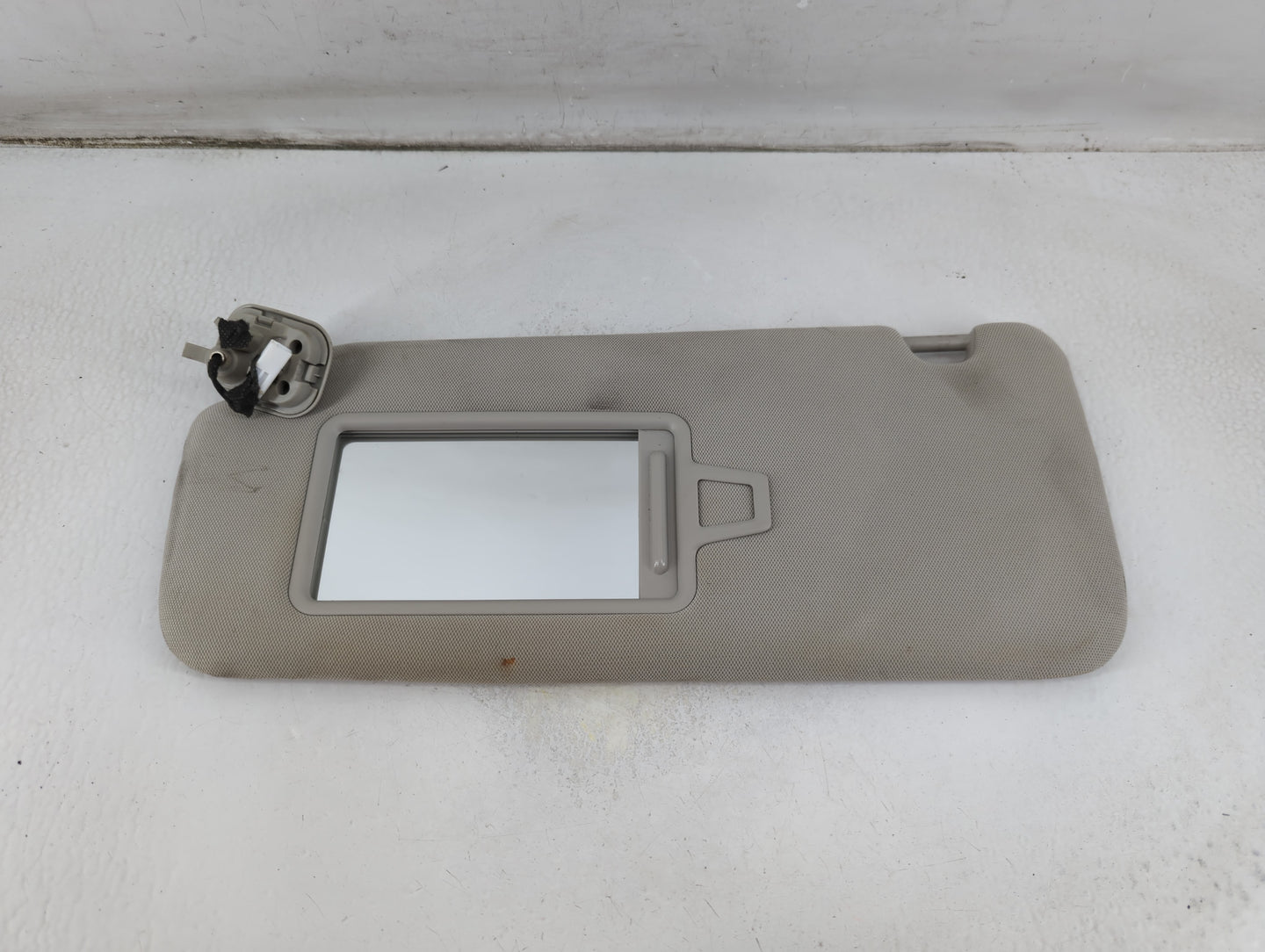2020-2022 Kia Telluride Sun Visor Shade Replacement Passenger Right Mirror Fits Fits 2020 2021 2022 OEM Used Auto Parts - Oemusedautoparts1.com