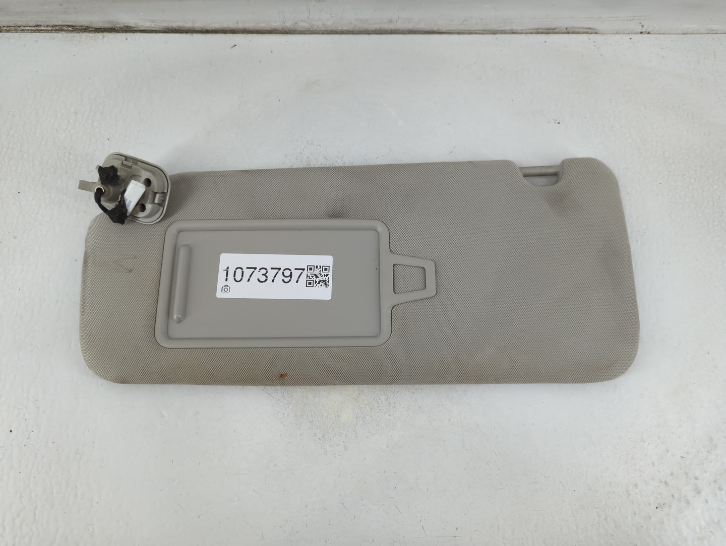 2020-2022 Kia Telluride Sun Visor Shade Replacement Passenger Right Mirror Fits Fits 2020 2021 2022 OEM Used Auto Parts - Oemusedautoparts1.com