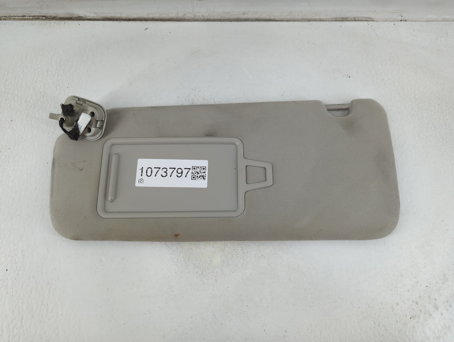 2020-2022 Kia Telluride Sun Visor Shade Replacement Passenger Right Mirror Fits Fits 2020 2021 2022 OEM Used Auto Parts - Oemusedautoparts1.com