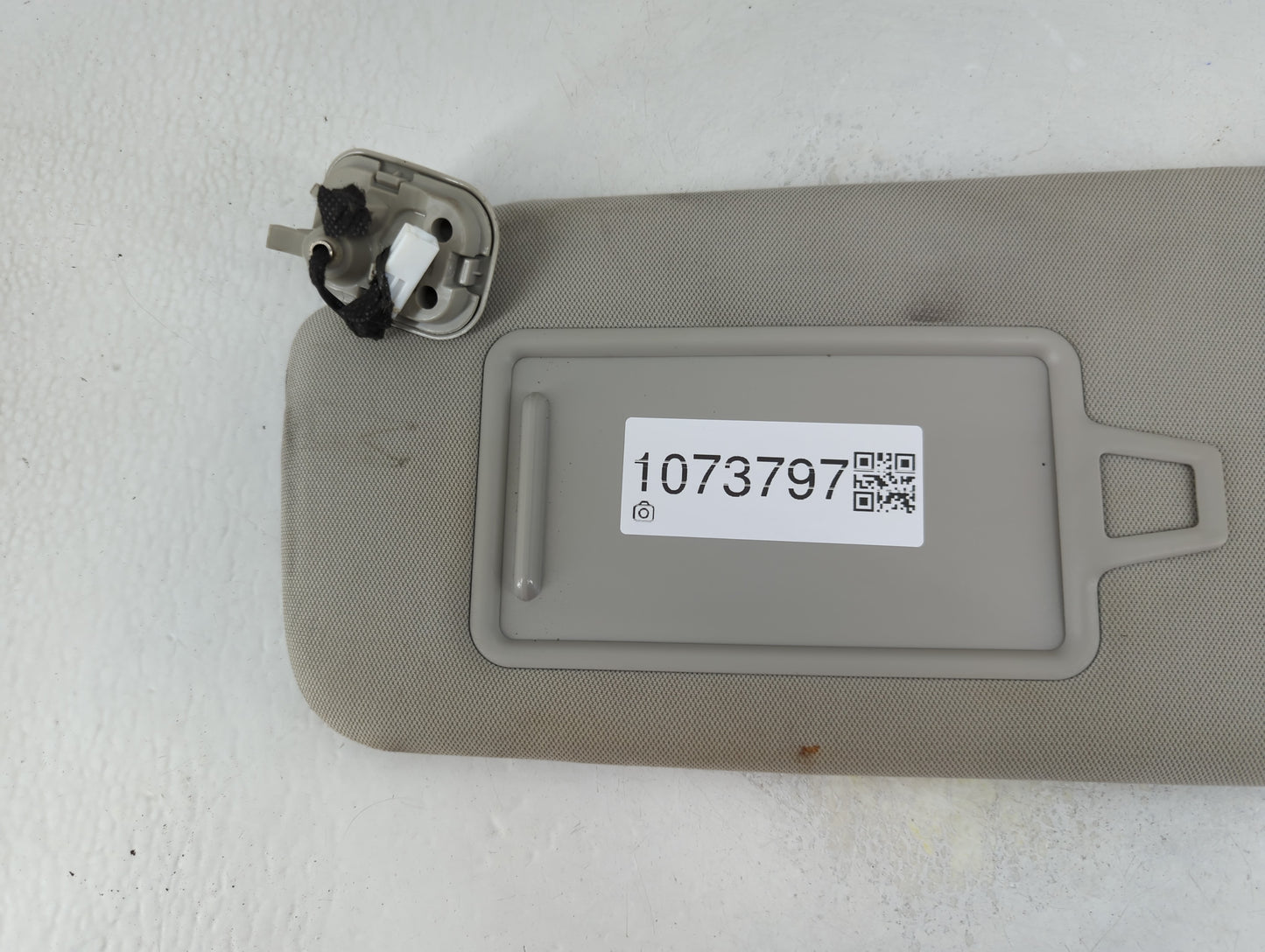 2020-2022 Kia Telluride Sun Visor Shade Replacement Passenger Right Mirror Fits Fits 2020 2021 2022 OEM Used Auto Parts - Oemusedautoparts1.com
