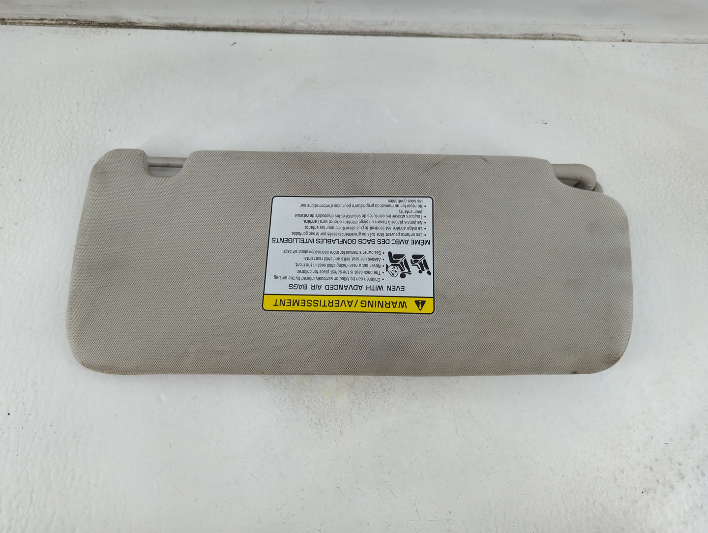 2020-2022 Kia Telluride Sun Visor Shade Replacement Passenger Right Mirror Fits Fits 2020 2021 2022 OEM Used Auto Parts - Oemusedautoparts1.com