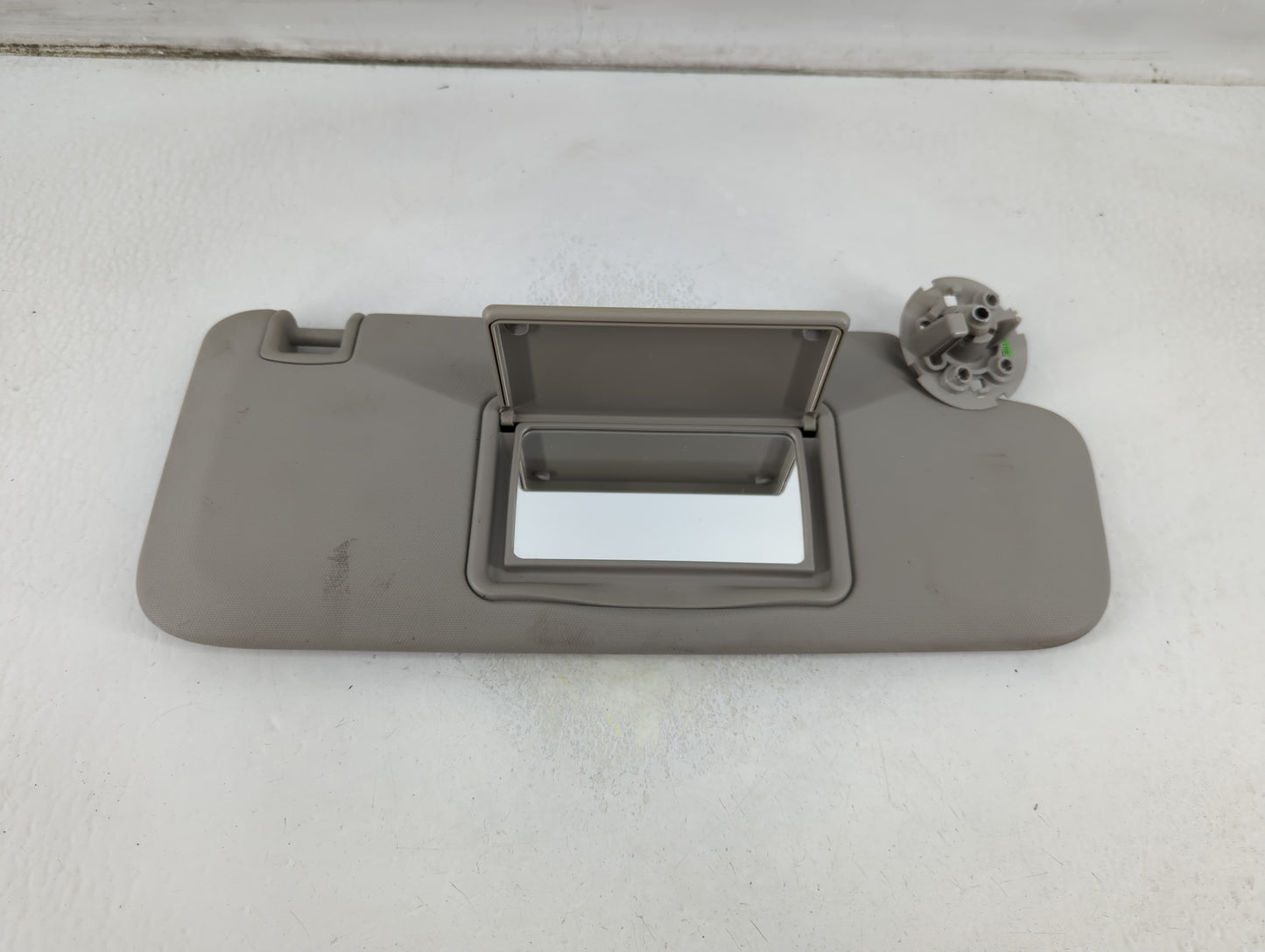 2011-2016 Chevrolet Cruze Sun Visor Shade Replacement Passenger Right Mirror Fits Fits 2011 2012 2013 2014 2015 2016 OEM Used Auto Parts