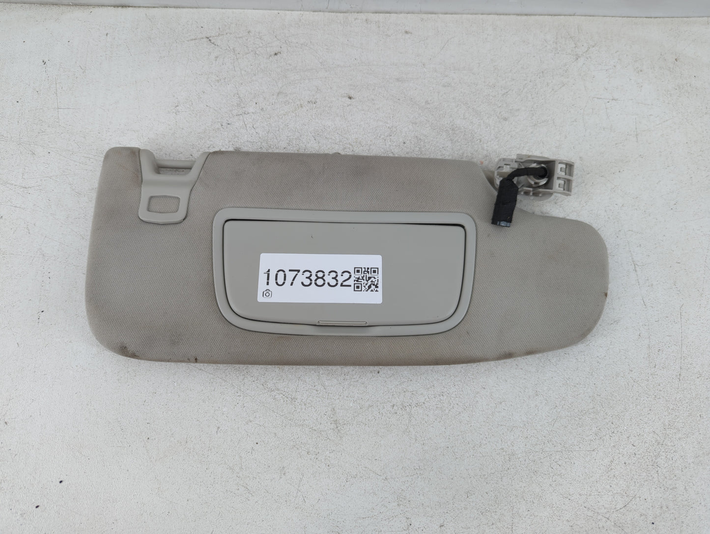 2015-2016 Ford Fusion Sun Visor Shade Replacement Driver Left Mirror Fits Fits 2015 2016 OEM Used Auto Parts - Oemusedautoparts1.com
