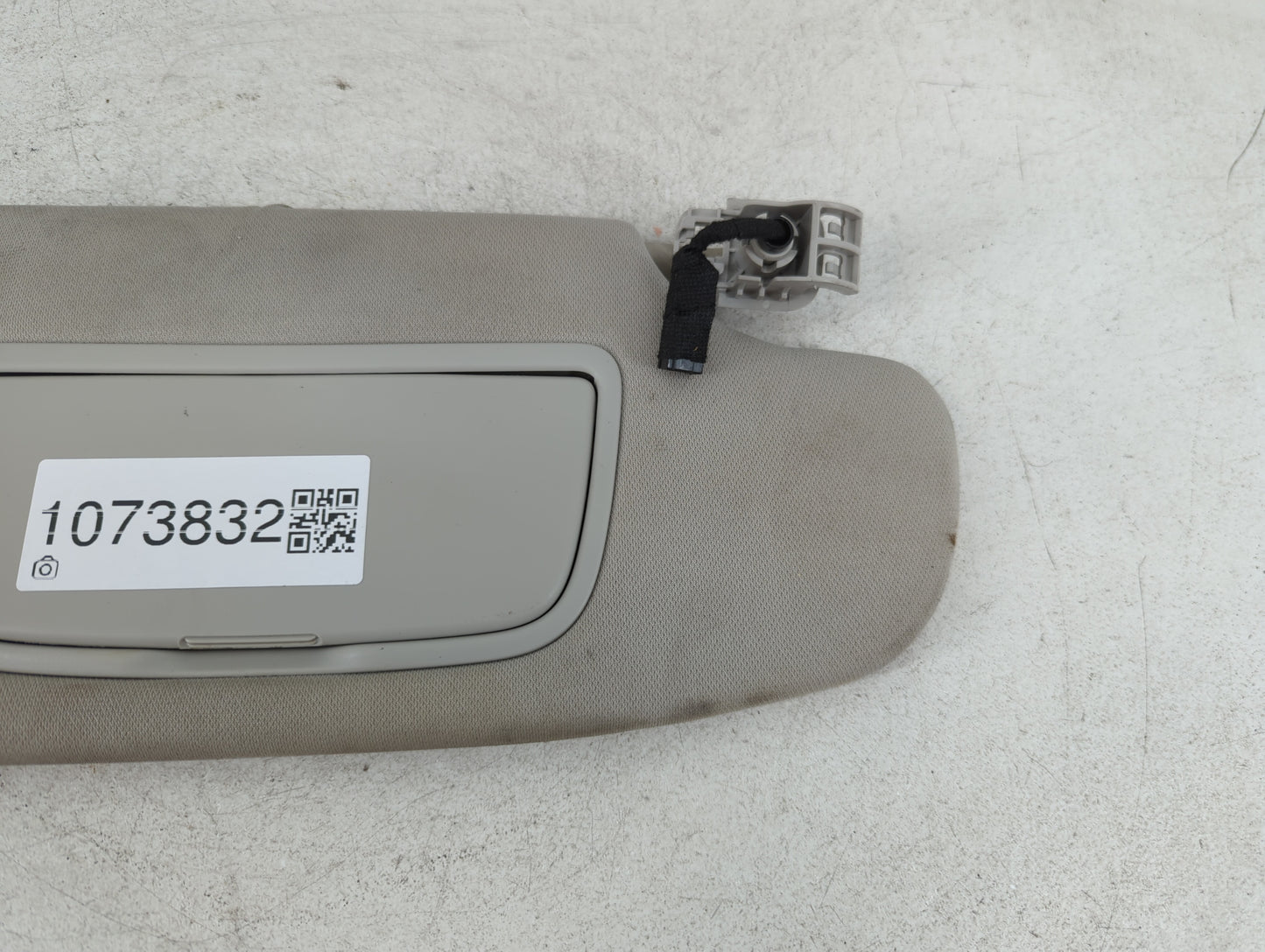 2015-2016 Ford Fusion Sun Visor Shade Replacement Driver Left Mirror Fits Fits 2015 2016 OEM Used Auto Parts - Oemusedautoparts1.com