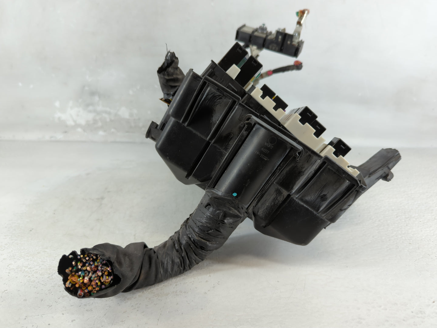 2017 Ford F-150 Fusebox Fuse Box Panel Relay Module P/N:HL3T-12A581D JE HL3T-12A581DEG Fits OEM Used Auto Parts - Oemusedautoparts1.com