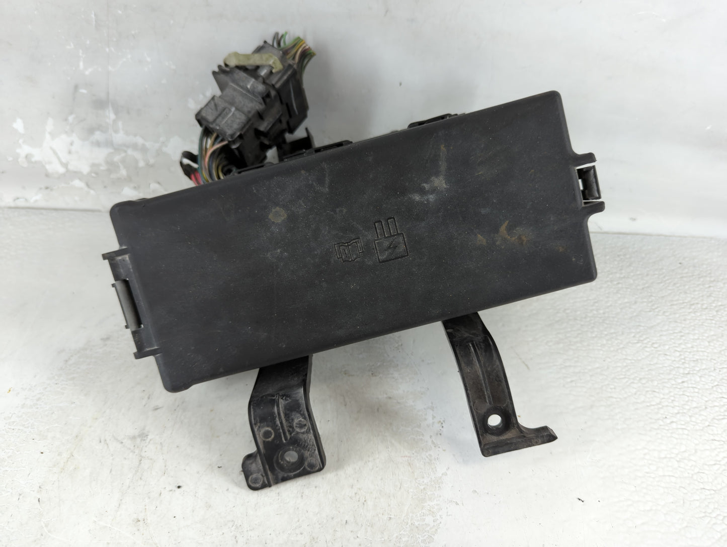 2010-2012 Ford Fusion Fusebox Fuse Box Panel Relay Module P/N:BE5T-14290-E Fits Fits 2010 2011 2012 OEM Used Auto Parts - Oemusedautoparts1.com