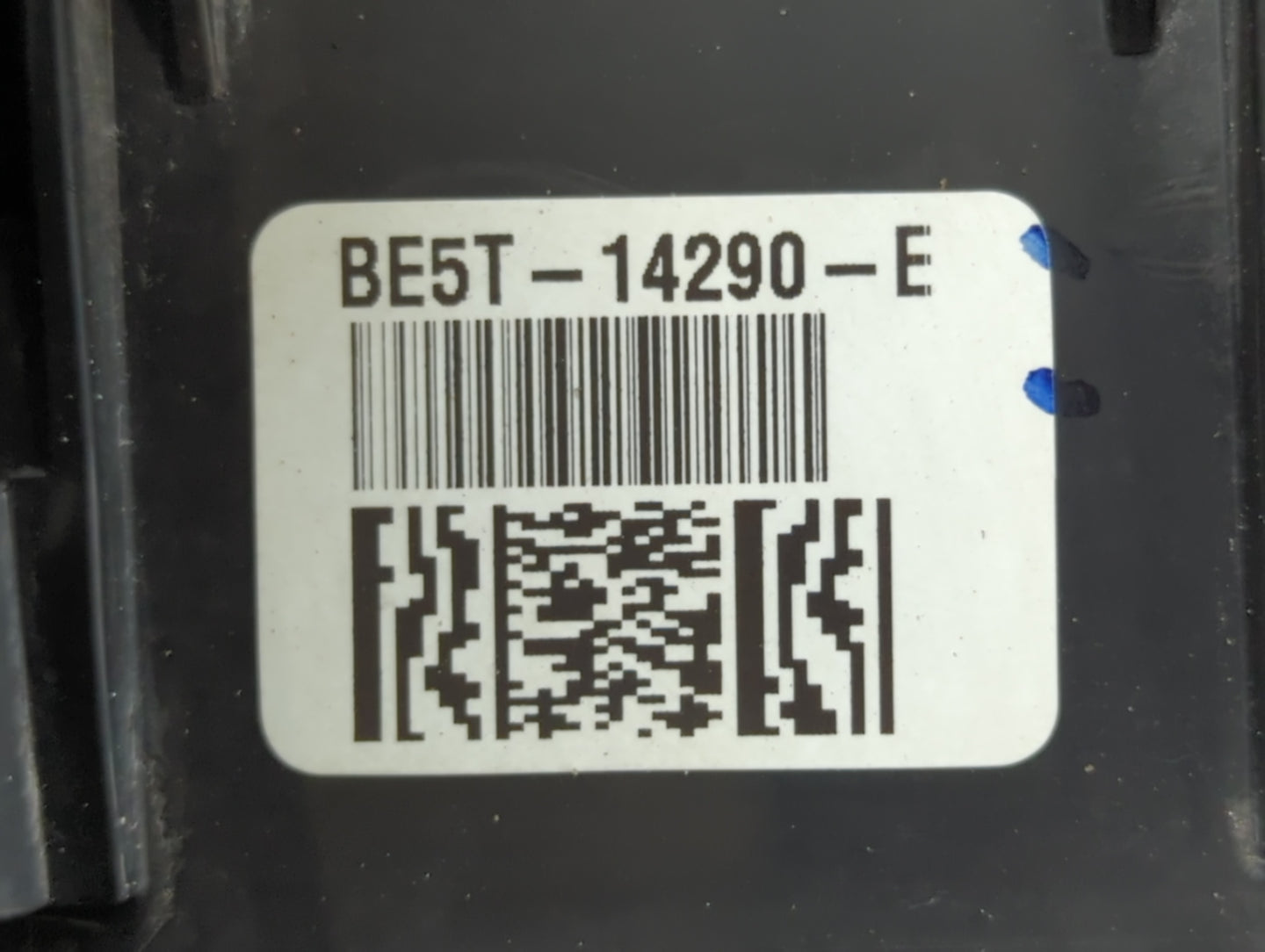 2010-2012 Ford Fusion Fusebox Fuse Box Panel Relay Module P/N:BE5T-14290-E Fits Fits 2010 2011 2012 OEM Used Auto Parts - Oemusedautoparts1.com