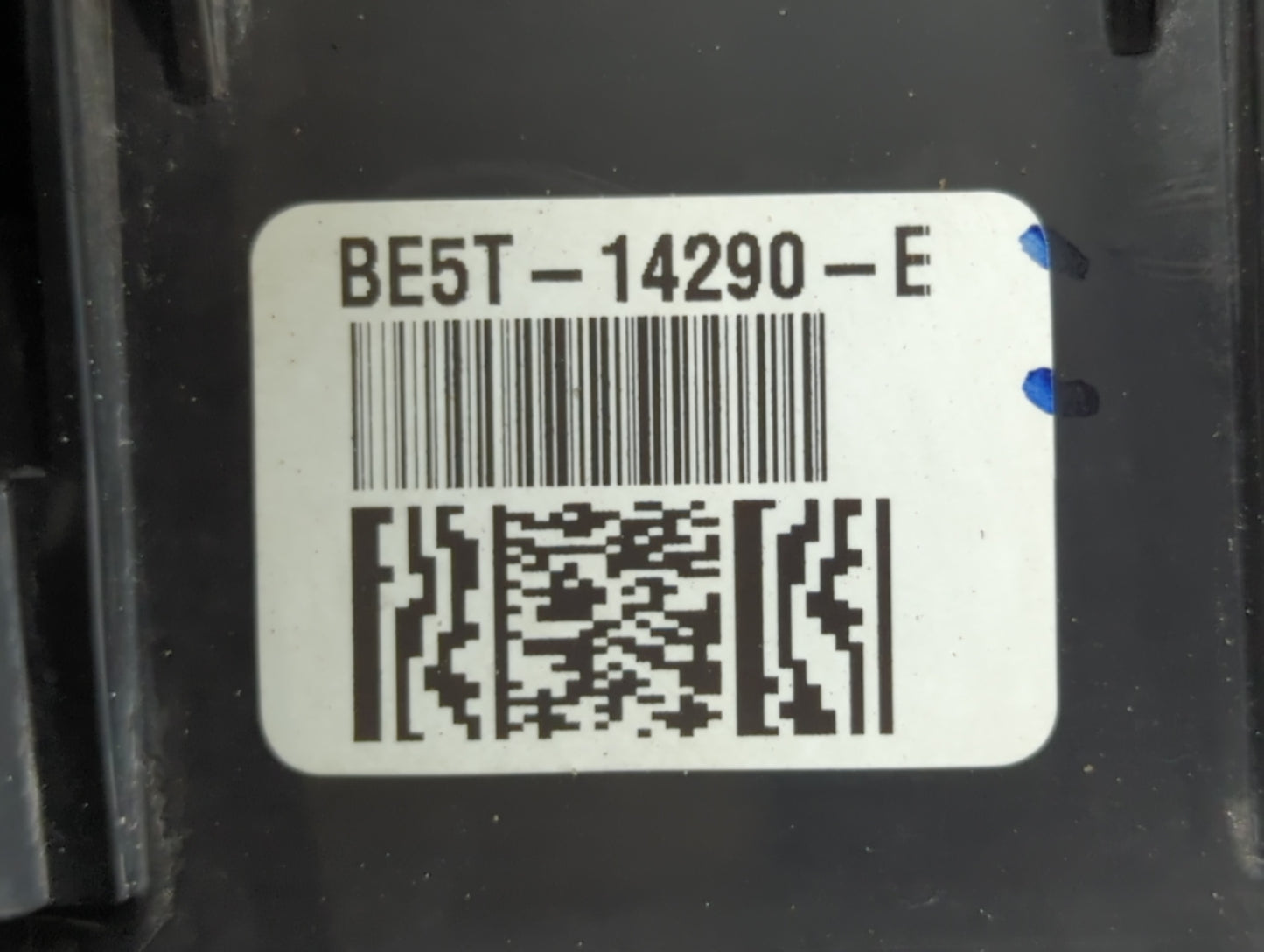 2010-2012 Ford Fusion Fusebox Fuse Box Panel Relay Module P/N:BE5T-14290-E Fits Fits 2010 2011 2012 OEM Used Auto Parts - Oemusedautoparts1.com
