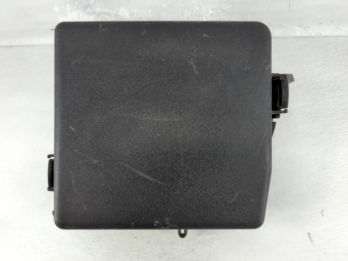 2015-2018 Kia Sedona Fusebox Fuse Box Panel Relay Module P/N:91222-A9240 Fits Fits 2015 2016 2017 2018 OEM Used Auto Parts - Oemusedautoparts1.com