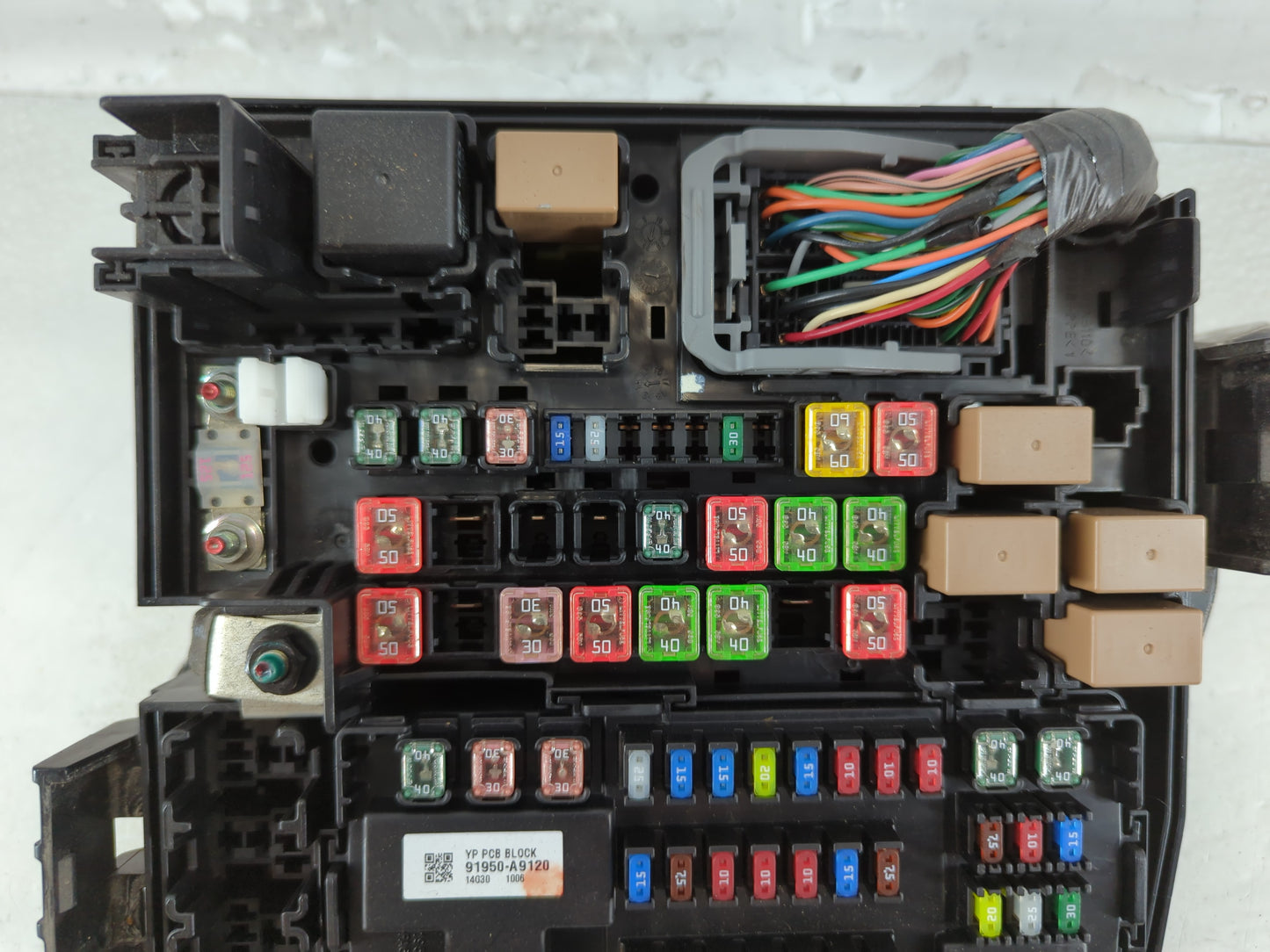 2015-2018 Kia Sedona Fusebox Fuse Box Panel Relay Module P/N:91222-A9240 Fits Fits 2015 2016 2017 2018 OEM Used Auto Parts - Oemusedautoparts1.com