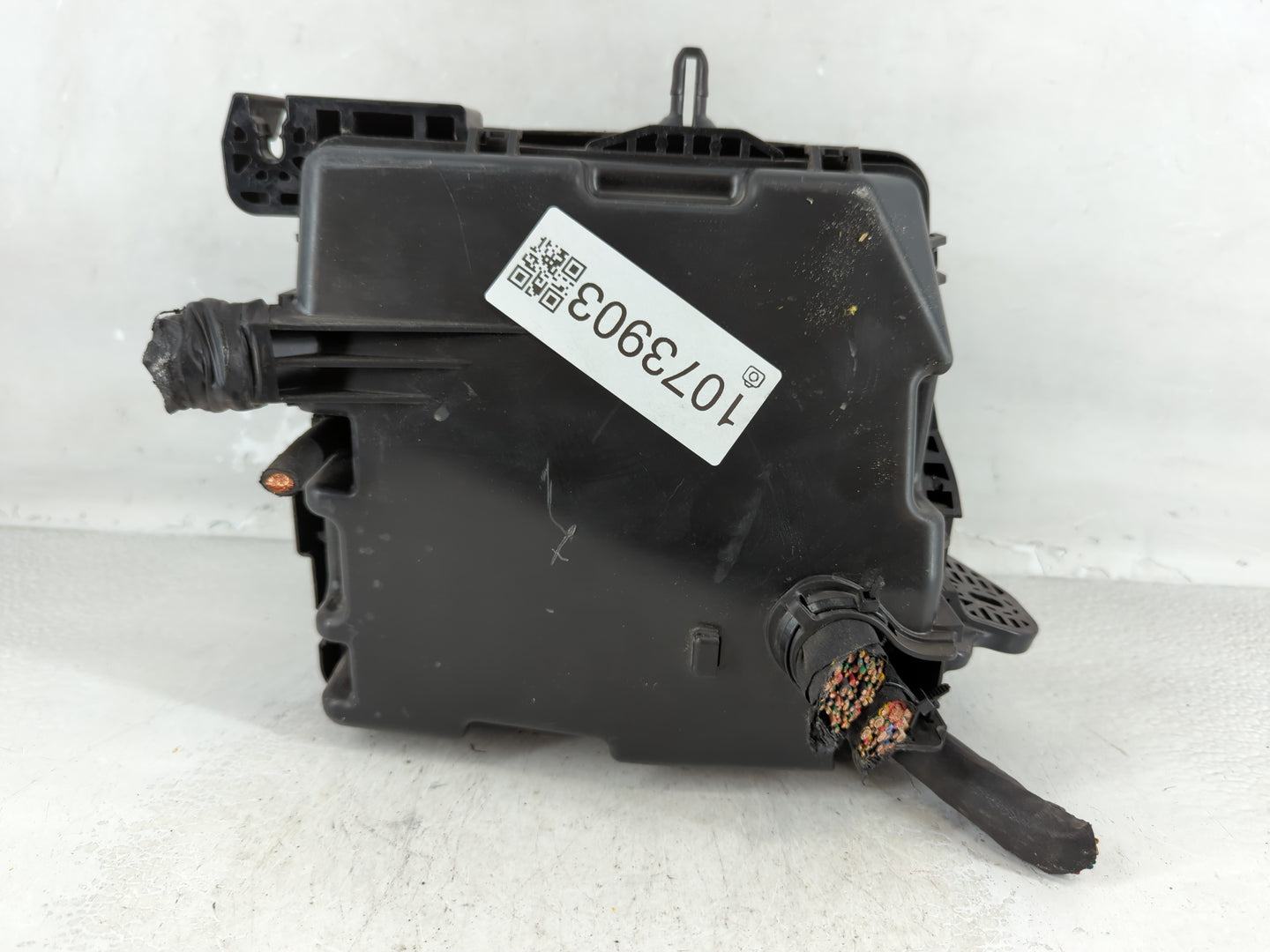 2015-2018 Kia Sedona Fusebox Fuse Box Panel Relay Module P/N:91222-A9240 Fits Fits 2015 2016 2017 2018 OEM Used Auto Parts - Oemusedautoparts1.com