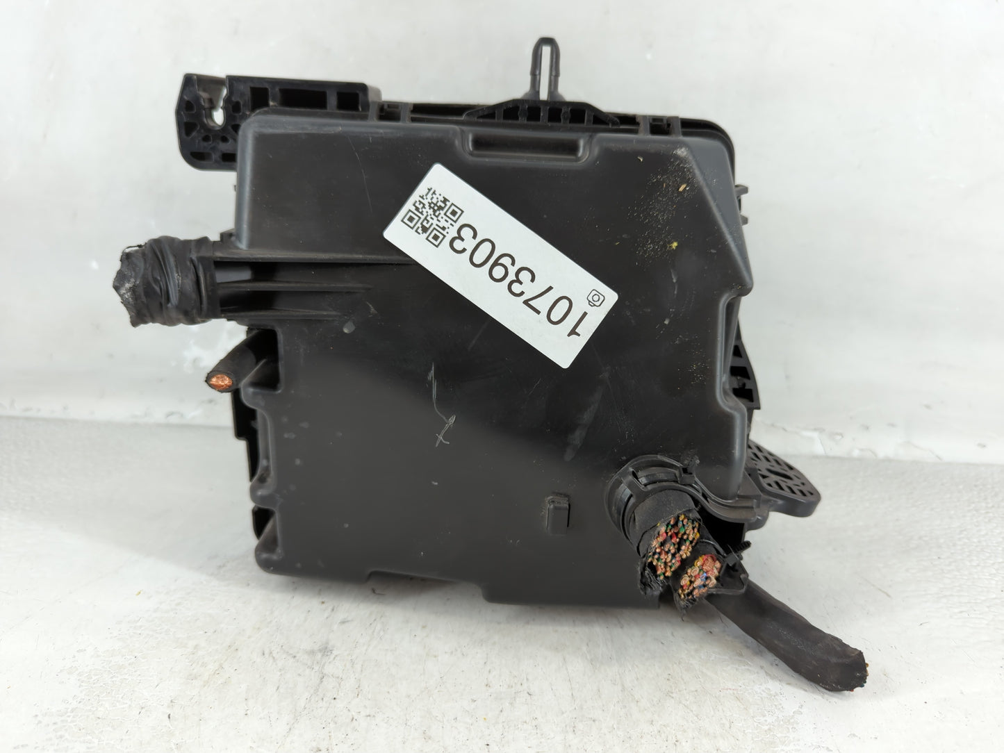 2015-2018 Kia Sedona Fusebox Fuse Box Panel Relay Module P/N:91222-A9240 Fits Fits 2015 2016 2017 2018 OEM Used Auto Parts - Oemusedautoparts1.com