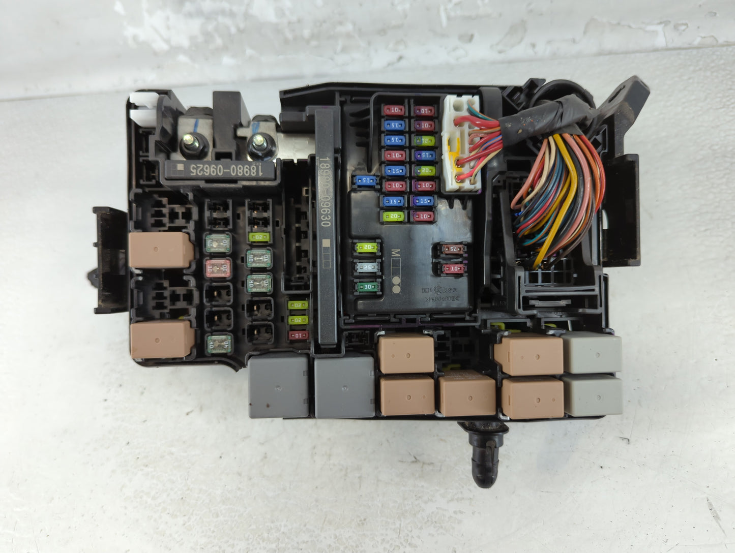 2019-2020 Hyundai Elantra Fusebox Fuse Box Panel Relay Module P/N:91956-F2025 Fits Fits 2019 2020 OEM Used Auto Parts - Oemusedautoparts1.com