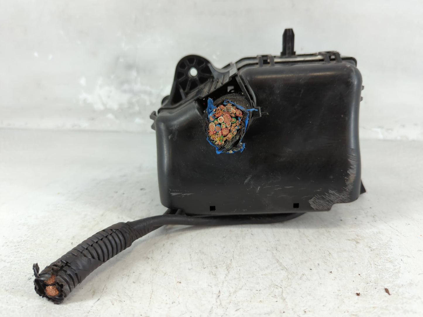 2012-2013 Hyundai Accent Fusebox Fuse Box Panel Relay Module P/N:912211R473 91221-1R713 Fits Fits 2012 2013 OEM Used Auto Parts - Oemusedautoparts1.com