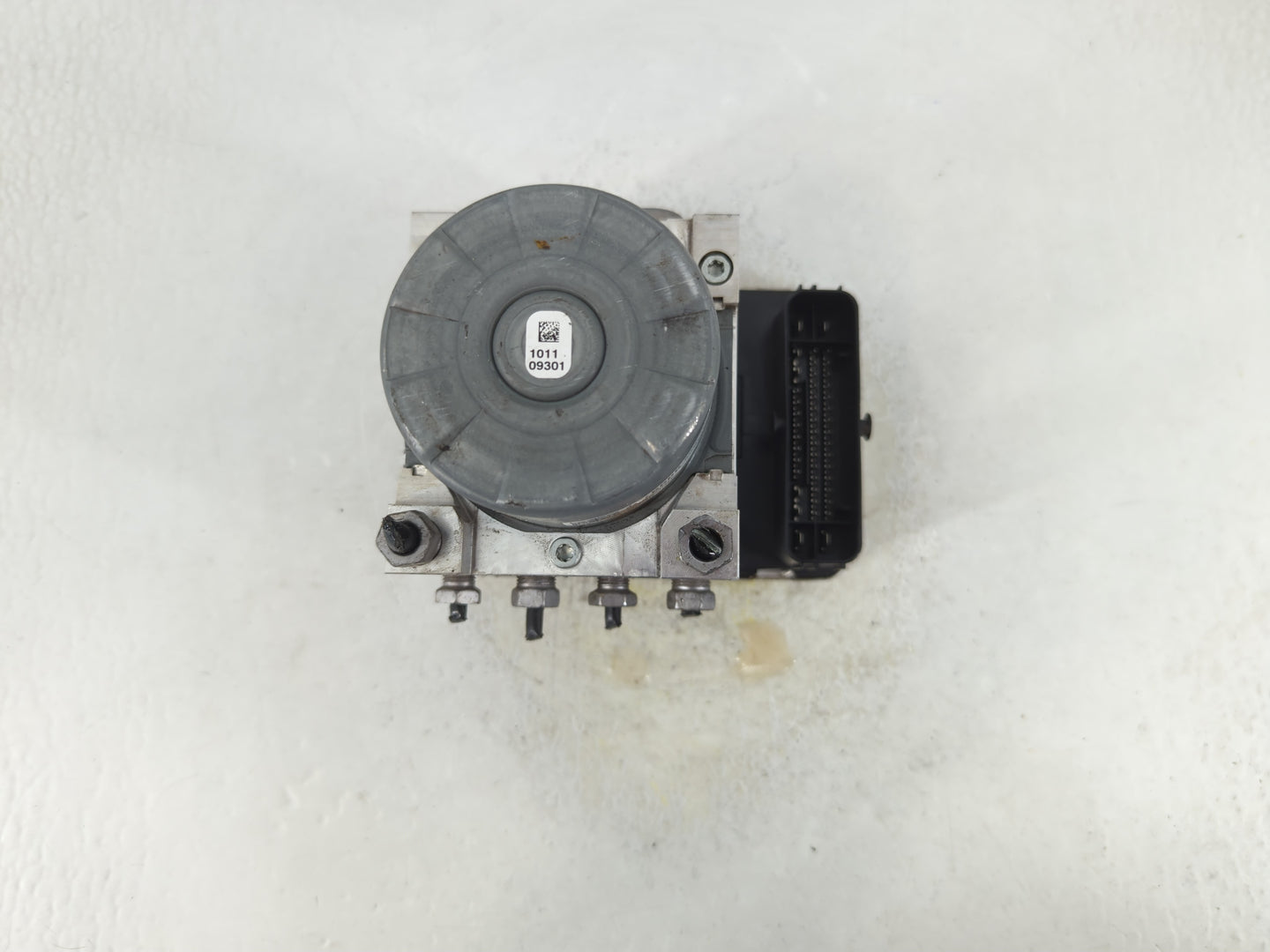 2020-2022 Chevrolet Equinox ABS Pump Control Module Replacement P/N:84875566 Fits Fits 2020 2021 2022 OEM Used Auto Parts - Oemusedautoparts1.com