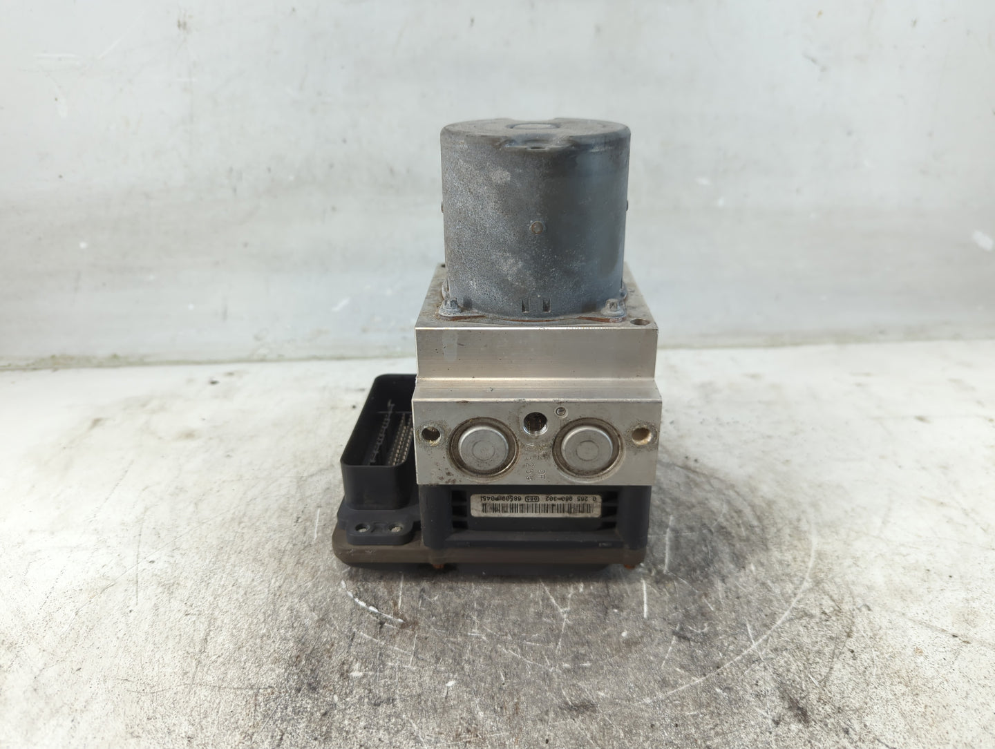 2003-2004 Mercedes-Benz E320 ABS Pump Control Module Replacement P/N:A211 431 13 12 Fits Fits 2003 2004 OEM Used Auto Parts - Oemusedautoparts1.com