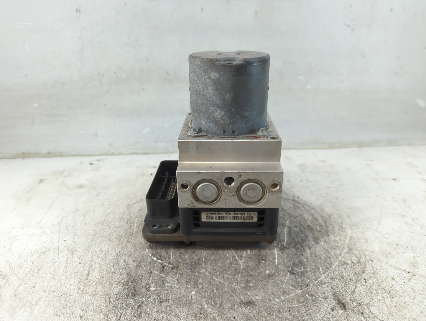2003-2004 Mercedes-Benz E320 ABS Pump Control Module Replacement P/N:A211 431 13 12 Fits Fits 2003 2004 OEM Used Auto Parts - Oemusedautoparts1.com