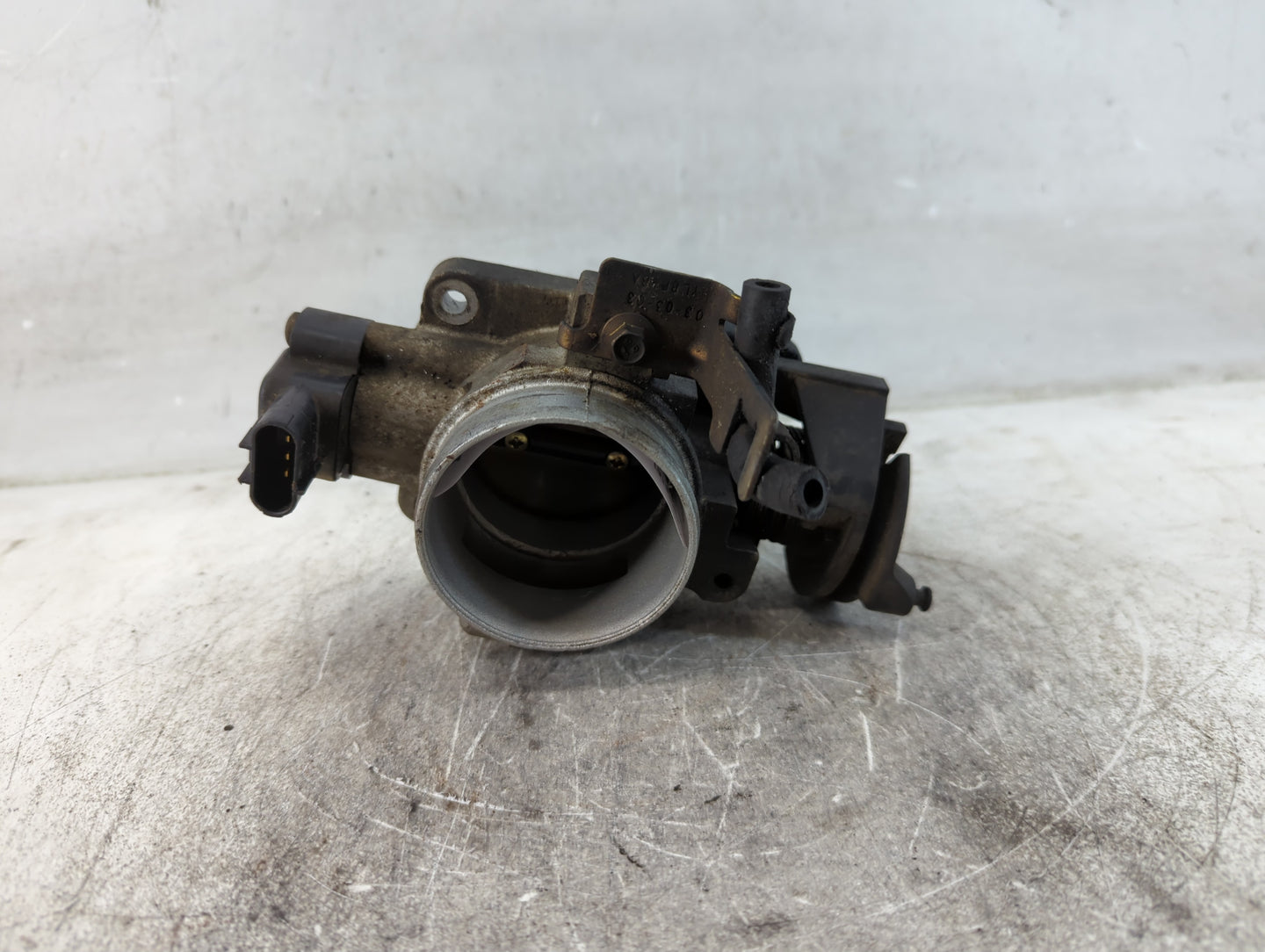 2002-2004 Ford Escape Throttle Body Fits Fits 2002 2003 2004 OEM Used Auto Parts - Oemusedautoparts1.com