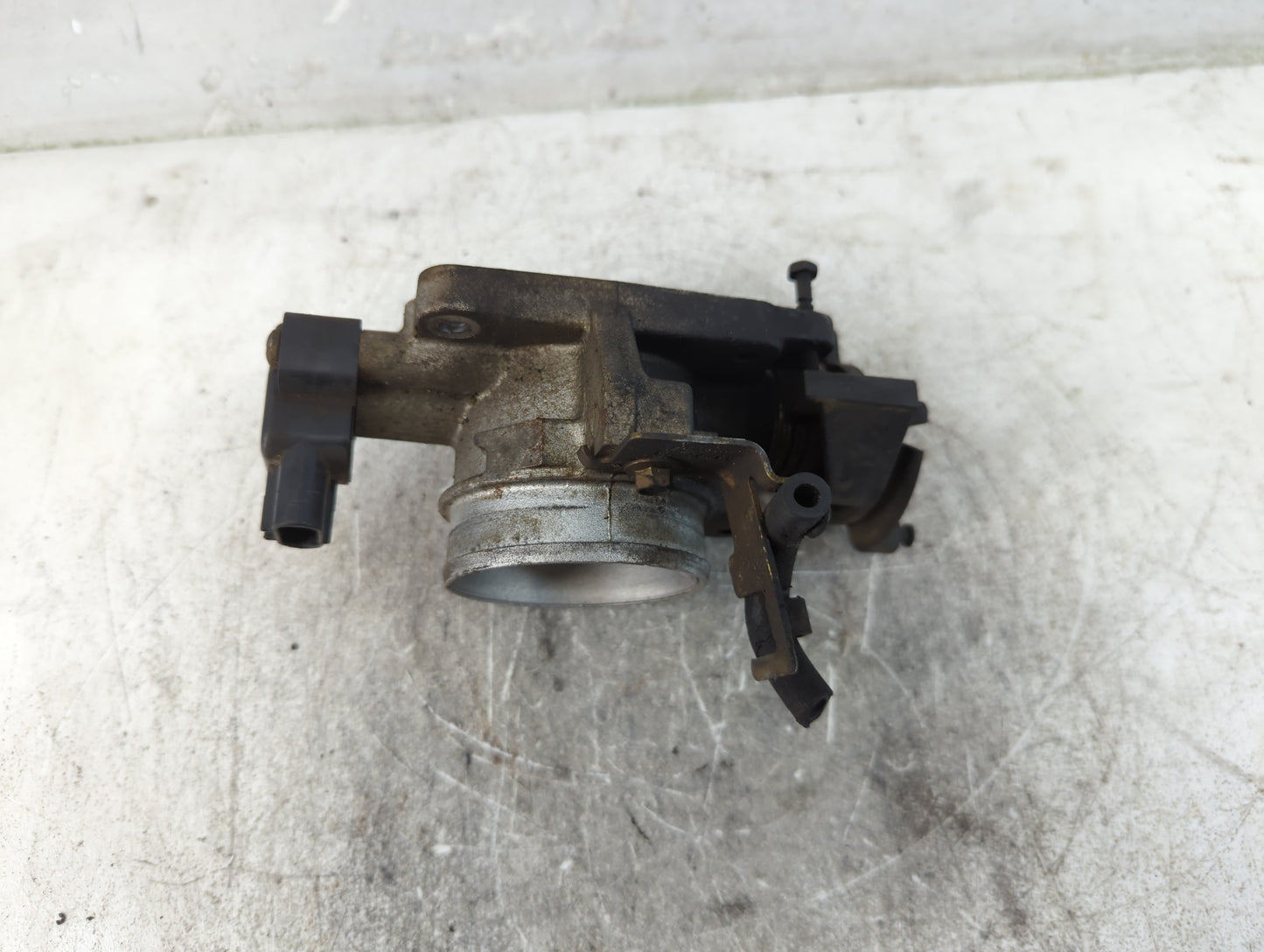 2002-2004 Ford Escape Throttle Body Fits Fits 2002 2003 2004 OEM Used Auto Parts - Oemusedautoparts1.com
