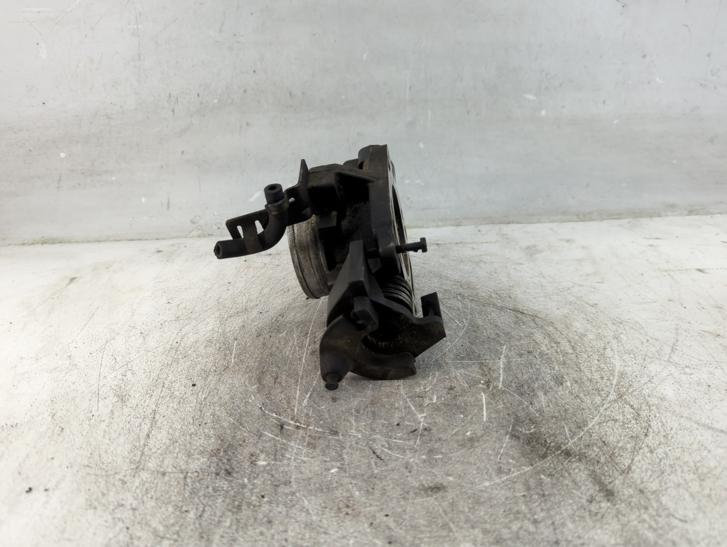 2002-2004 Ford Escape Throttle Body Fits Fits 2002 2003 2004 OEM Used Auto Parts - Oemusedautoparts1.com