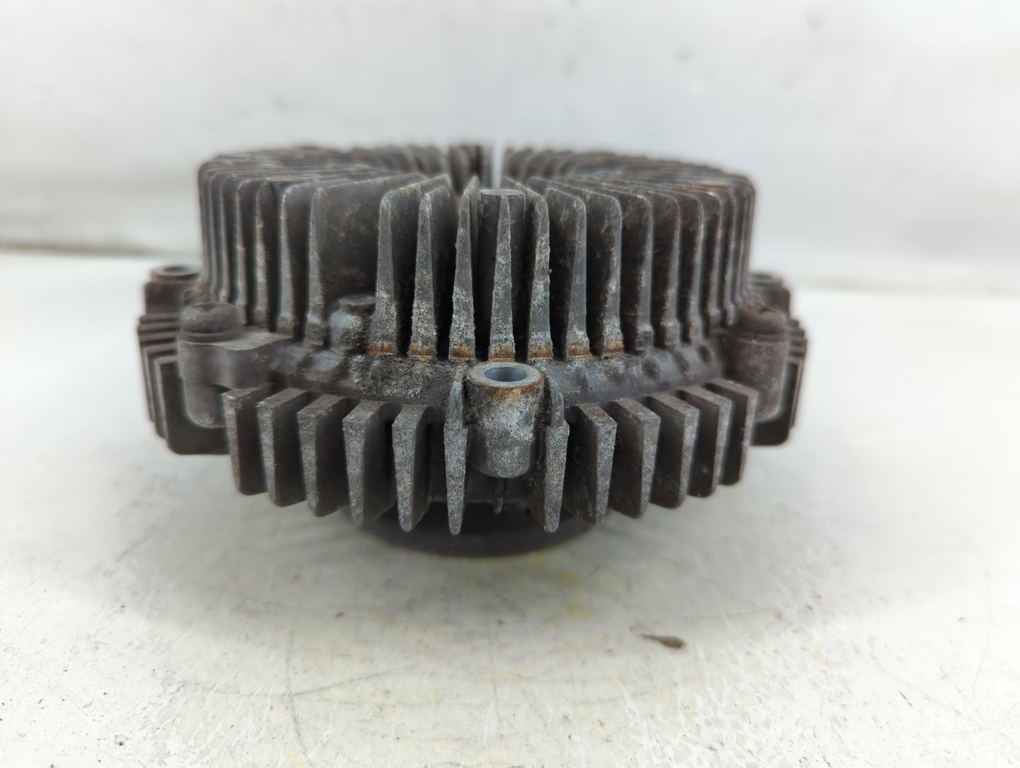2001-2004 Nissan Pathfinder Radiator Cooling Fan Clutch - Oemusedautoparts1.com