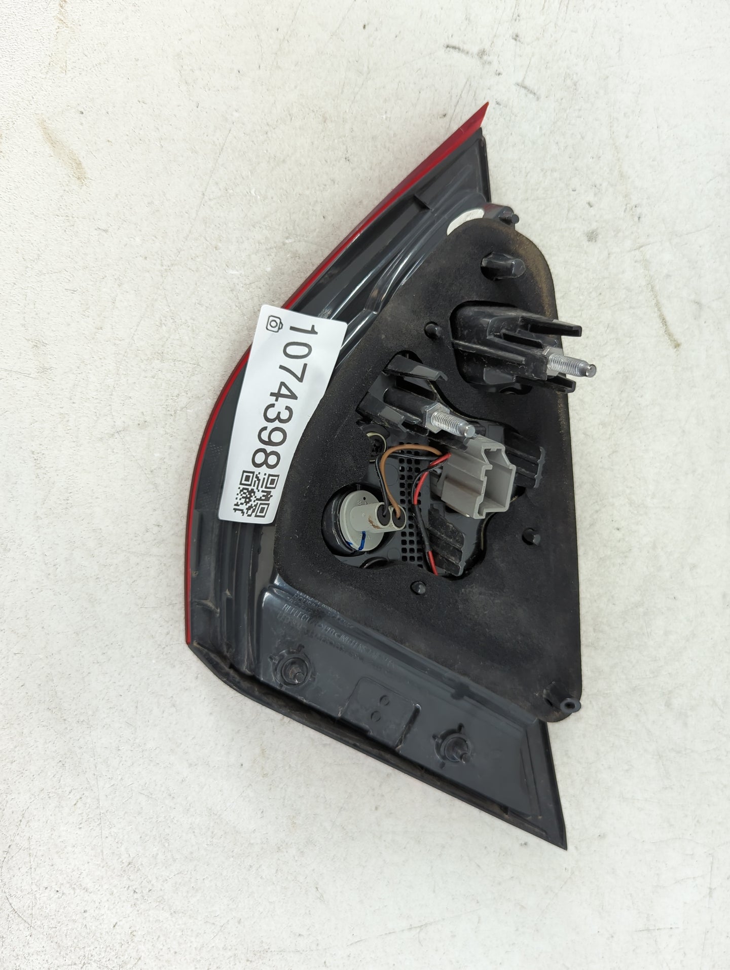 2015-2017 Chrysler 200 Tail Light Assembly Driver Left OEM P/N:BDM92403000 Fits Fits 2015 2016 2017 OEM Used Auto Parts - Oemusedautoparts1.com