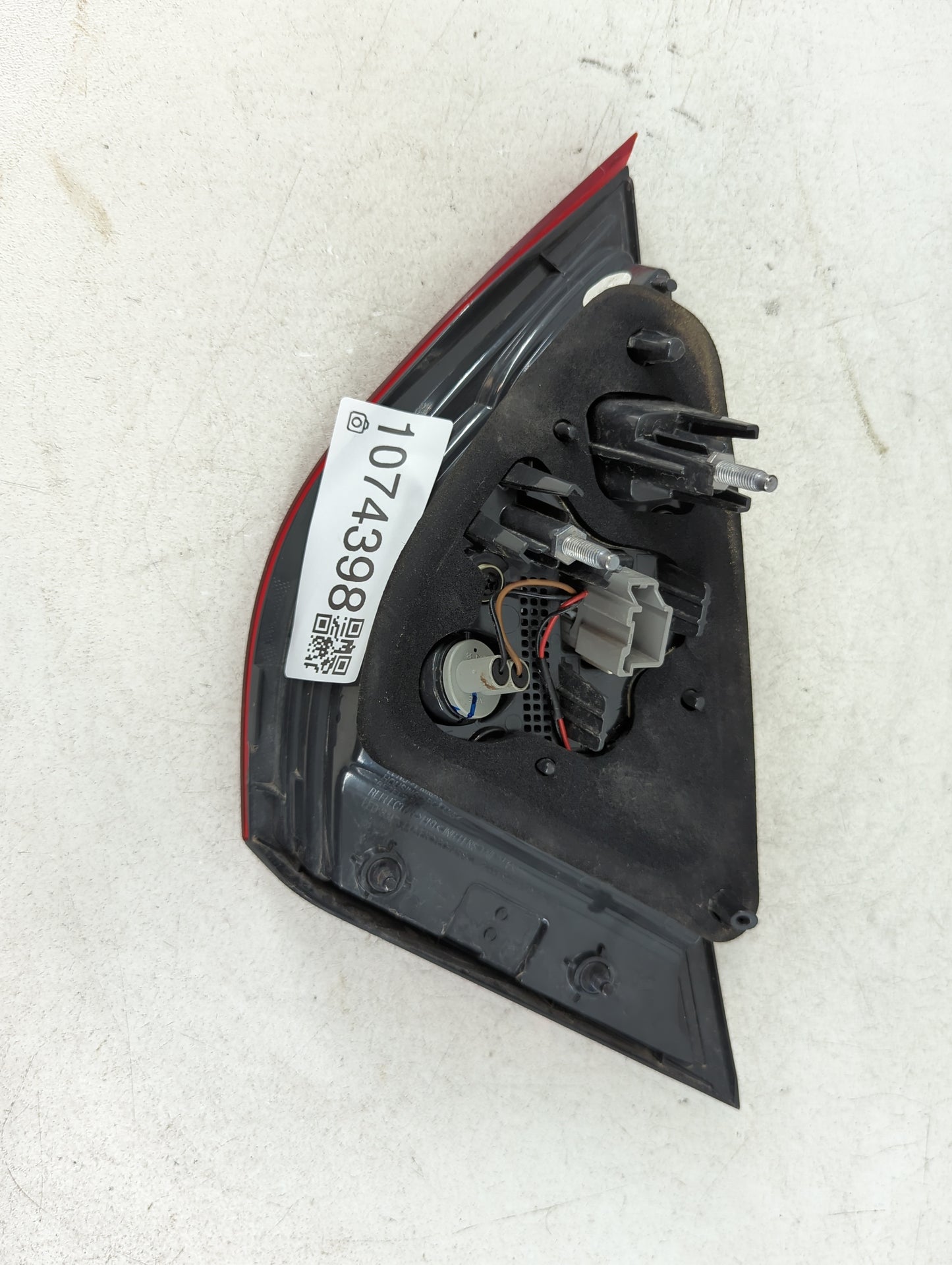 2015-2017 Chrysler 200 Tail Light Assembly Driver Left OEM P/N:BDM92403000 Fits Fits 2015 2016 2017 OEM Used Auto Parts - Oemusedautoparts1.com