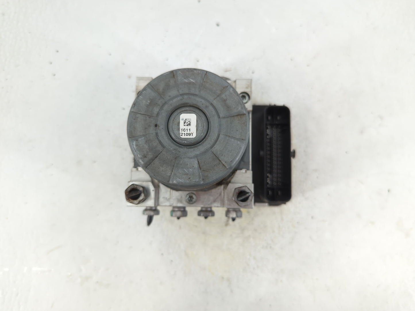 2020 Chevrolet Equinox ABS Pump Control Module Replacement P/N:84825144 84715330, 846556976 Fits Fits 2021 OEM Used Auto Parts - Oemusedautoparts1.com